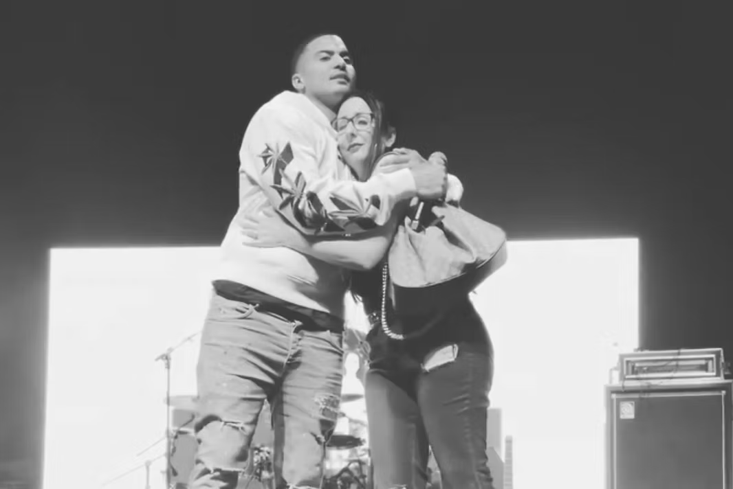 Black-and-white photo of a man and a woman embracing on a stage
